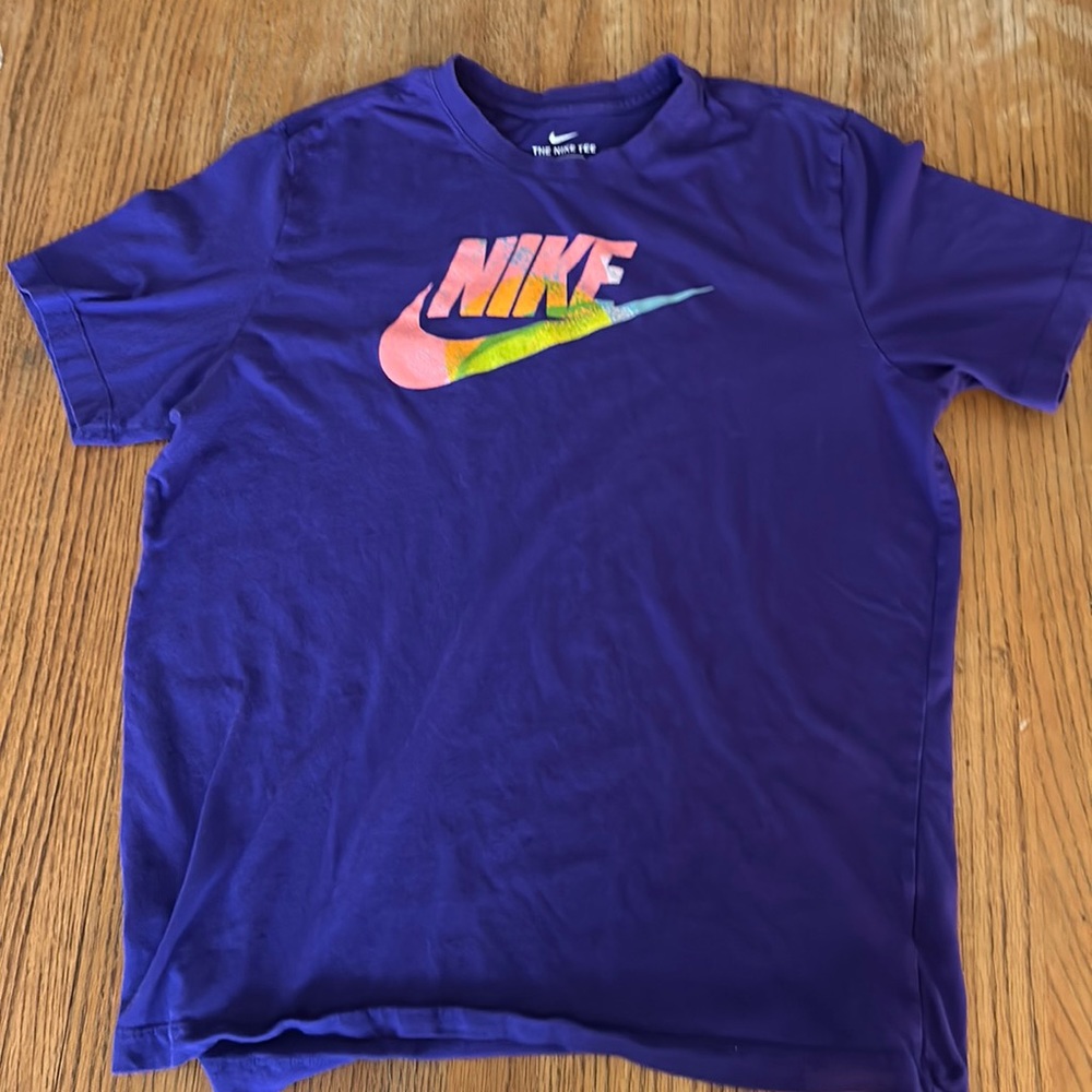Nike Men’s Graphic T-Shirt, Large, Purple